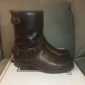 Frye Women’s Veronica Back Zip Short Boots